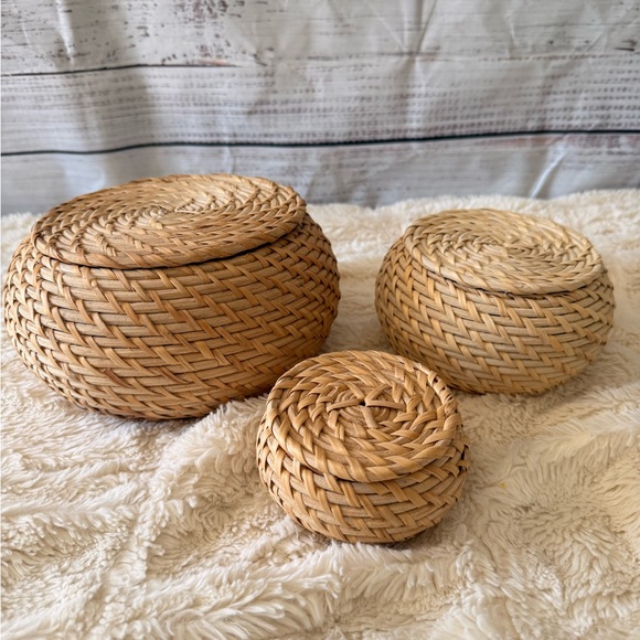 Natural Woven Basket Set Nesting Baskets with Lids - Picture 3 of 7